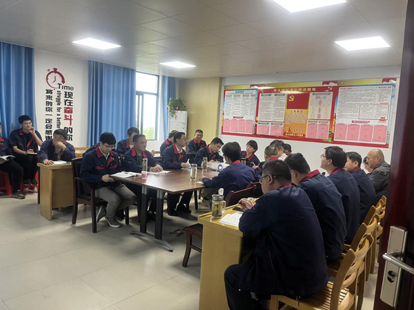 王伍升到建材研究室、建材公司調(diào)研